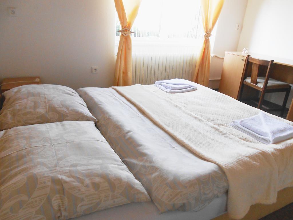 White Rabbit Hall Hotel Poděbrady Cameră foto
