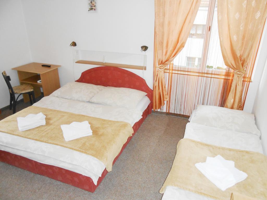 White Rabbit Hall Hotel Poděbrady Cameră foto