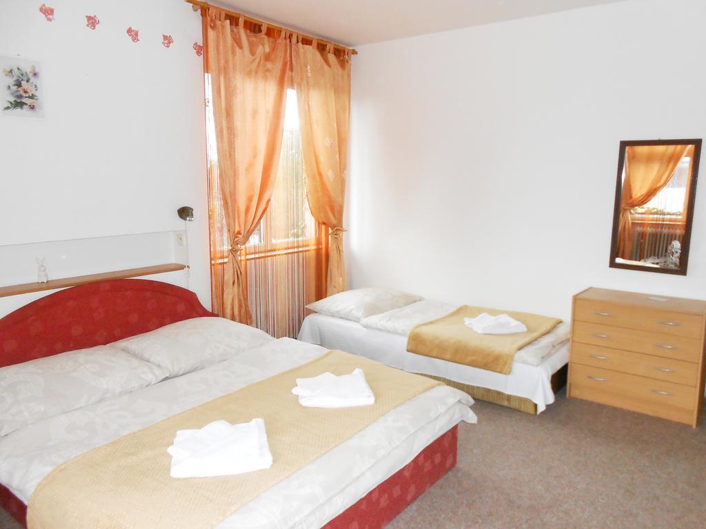 White Rabbit Hall Hotel Poděbrady Cameră foto